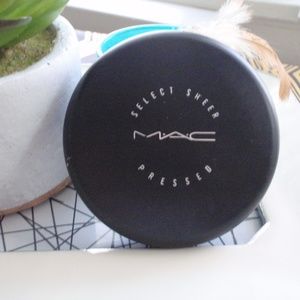 MAC Select Sheer Pressed Powder - NC25